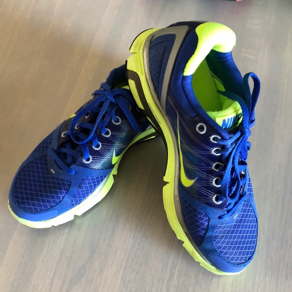 Woman’s running shoes - Picture 1 of 3